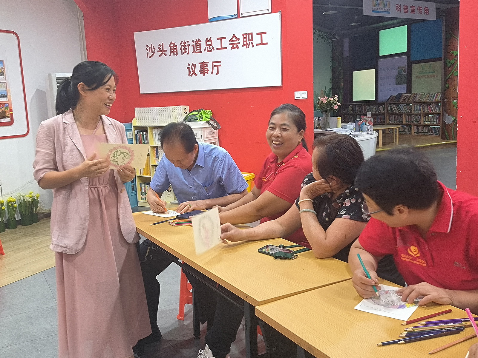 “舒心培育”巾帼志愿者技能提升—绘画曼陀罗心理分析工作坊活动现场