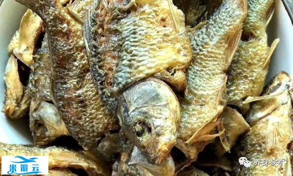 这5种食物，是残忍的“衰老加速器”，每吃一口都在催你老！